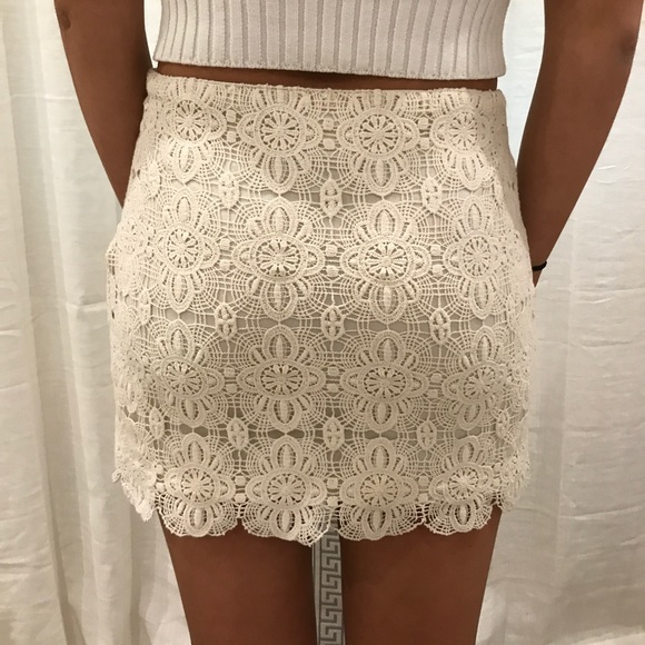 White skirt - Picture 2 of 2